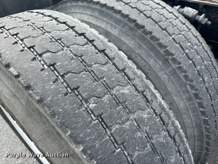 image for item EH6726 2015 Freightliner Cascadia semi truck