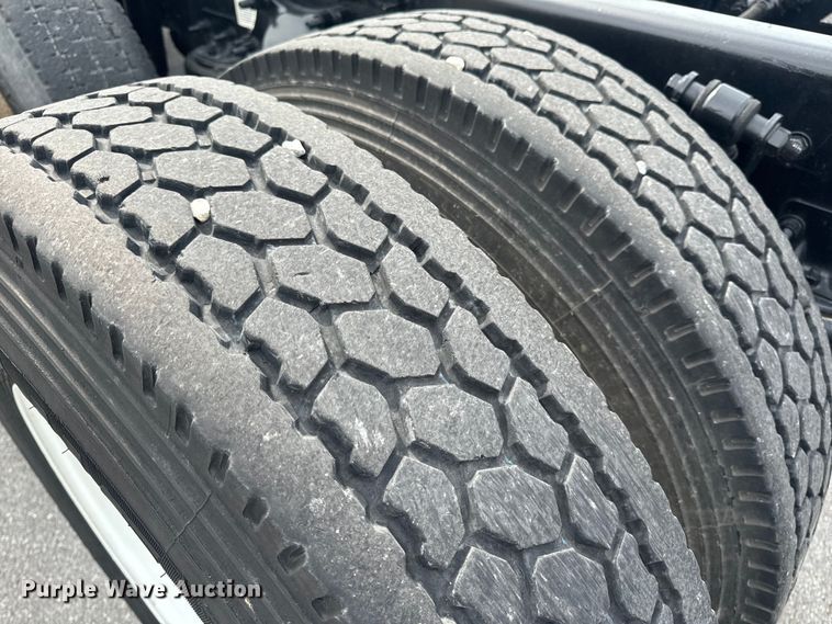 image for item EH6726 2015 Freightliner Cascadia semi truck