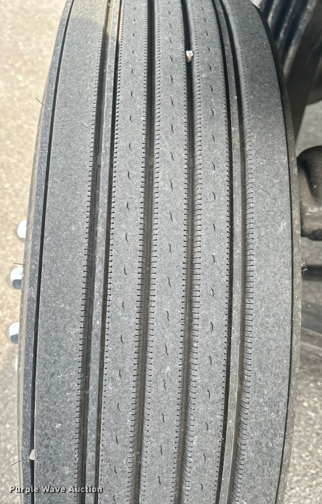 image for item EH6726 2015 Freightliner Cascadia semi truck