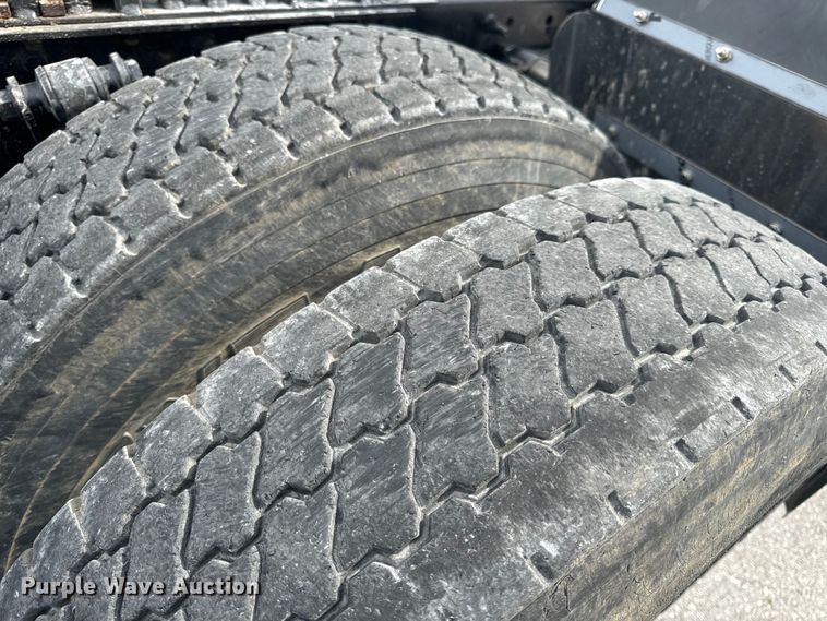 image for item EH6726 2015 Freightliner Cascadia semi truck