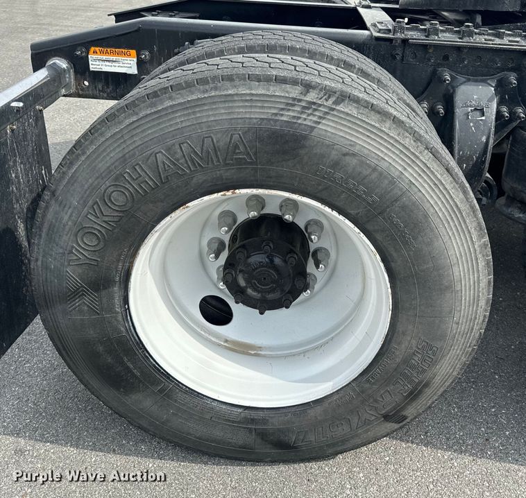 image for item EH6726 2015 Freightliner Cascadia semi truck