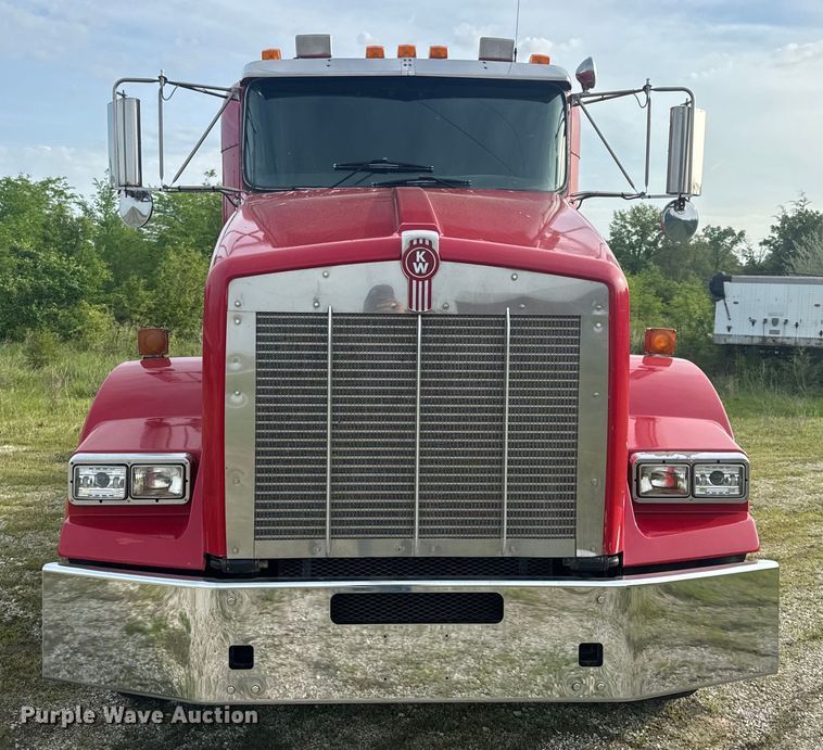 image for item EH6727 2007 Kenworth T800 semi truck