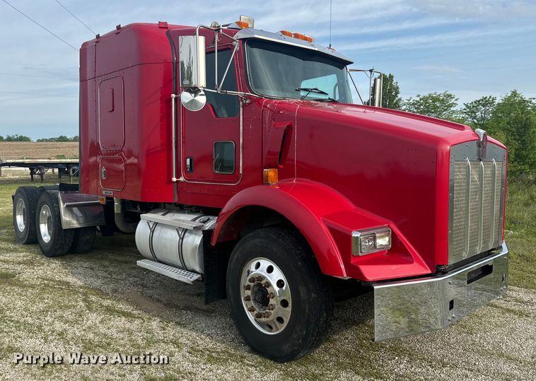 image for item EH6727 2007 Kenworth T800 semi truck