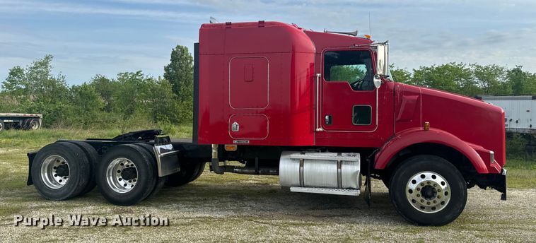 image for item EH6727 2007 Kenworth T800 semi truck