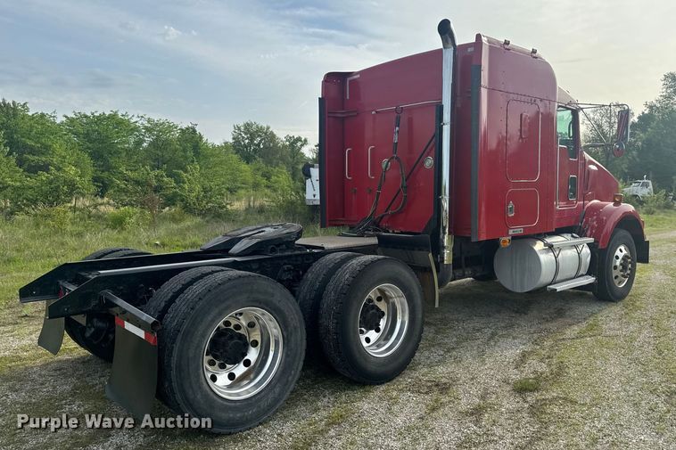 image for item EH6727 2007 Kenworth T800 semi truck