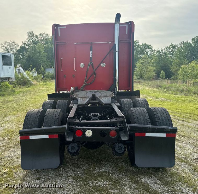 image for item EH6727 2007 Kenworth T800 semi truck