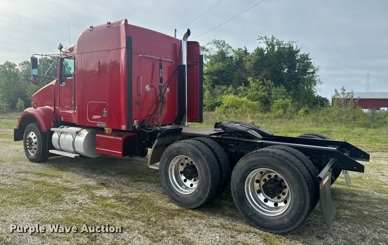 image for item EH6727 2007 Kenworth T800 semi truck
