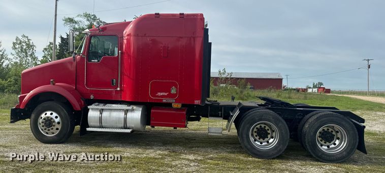 image for item EH6727 2007 Kenworth T800 semi truck