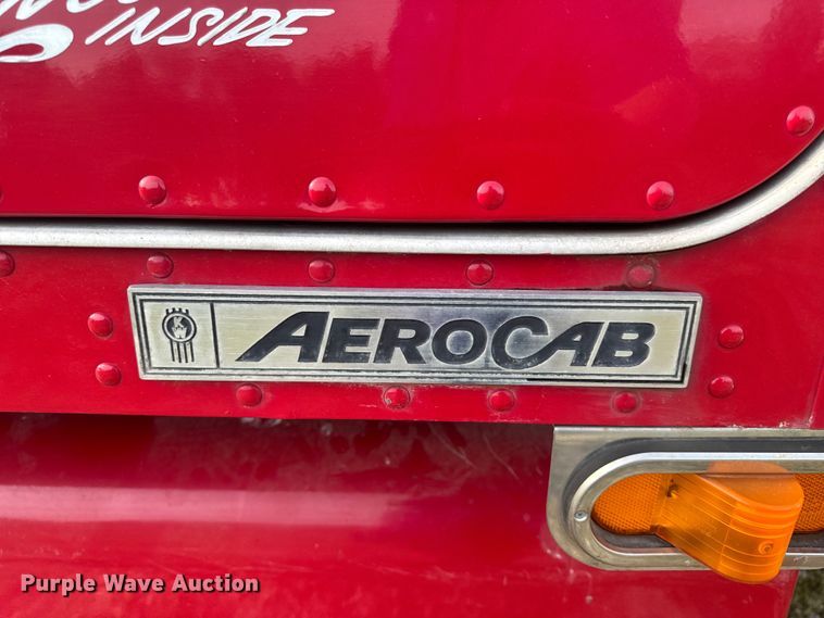 image for item EH6727 2007 Kenworth T800 semi truck