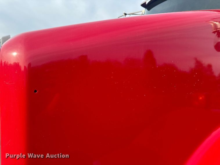 image for item EH6727 2007 Kenworth T800 semi truck