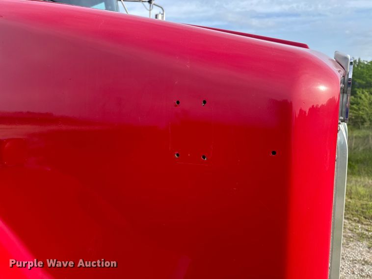 image for item EH6727 2007 Kenworth T800 semi truck