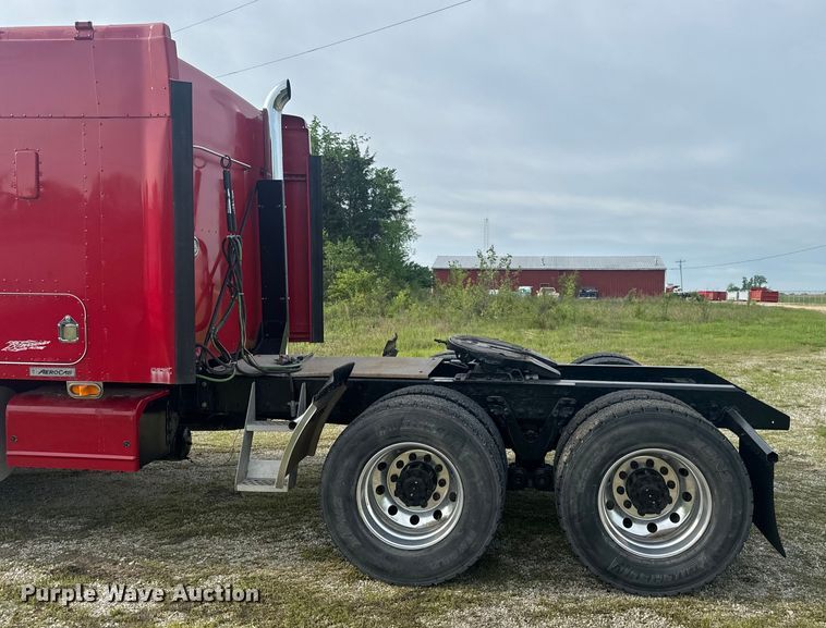 image for item EH6727 2007 Kenworth T800 semi truck