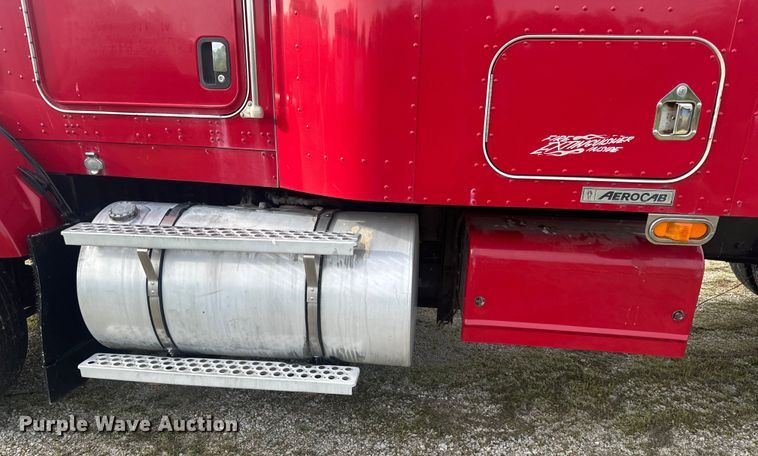 image for item EH6727 2007 Kenworth T800 semi truck