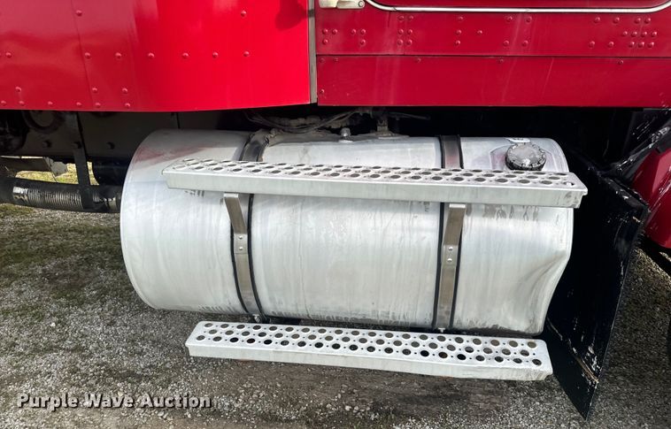 image for item EH6727 2007 Kenworth T800 semi truck