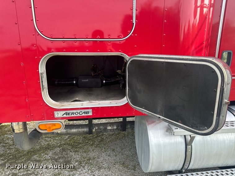 image for item EH6727 2007 Kenworth T800 semi truck