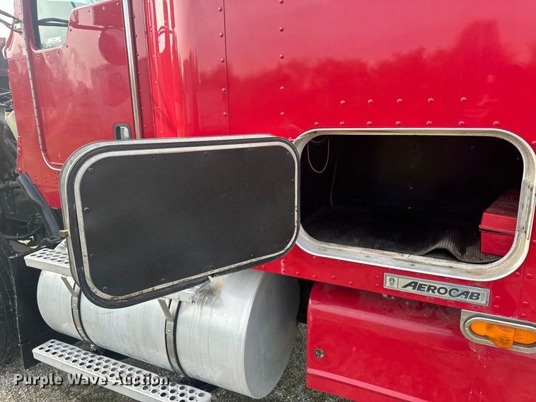 image for item EH6727 2007 Kenworth T800 semi truck