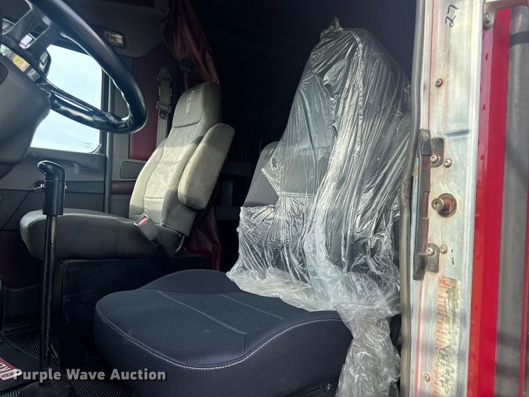 image for item EH6727 2007 Kenworth T800 semi truck