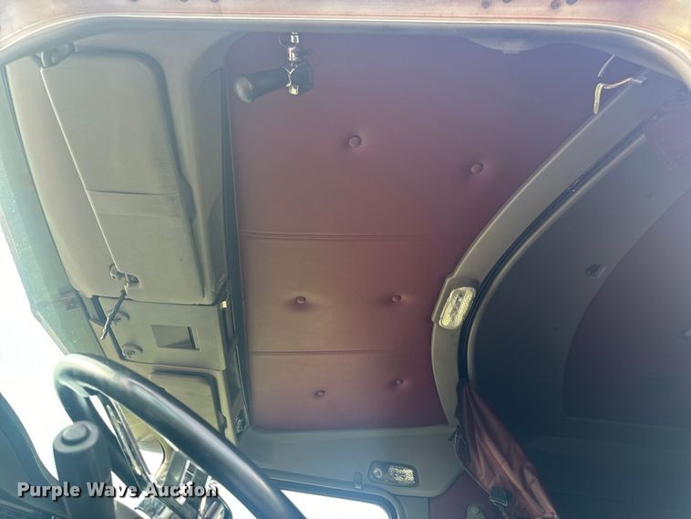 image for item EH6727 2007 Kenworth T800 semi truck