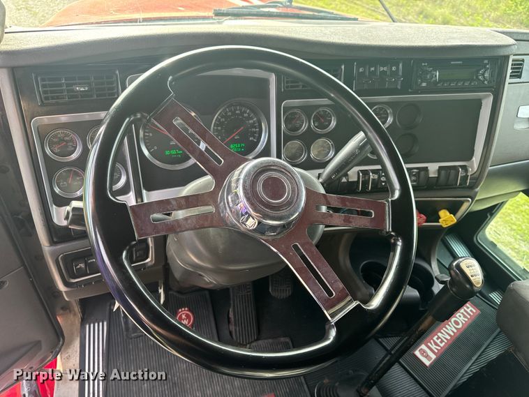 image for item EH6727 2007 Kenworth T800 semi truck