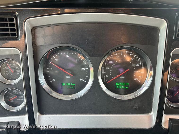 image for item EH6727 2007 Kenworth T800 semi truck