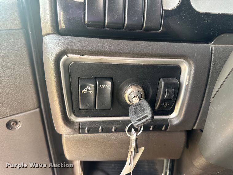 image for item EH6727 2007 Kenworth T800 semi truck