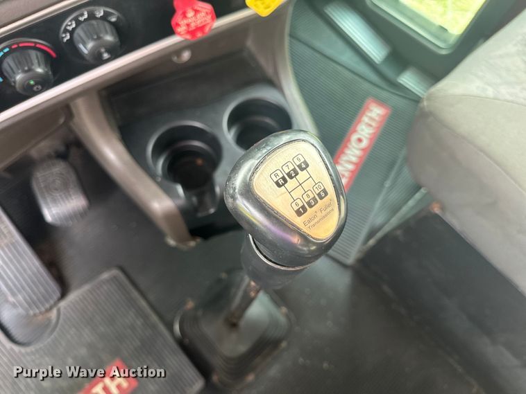 image for item EH6727 2007 Kenworth T800 semi truck