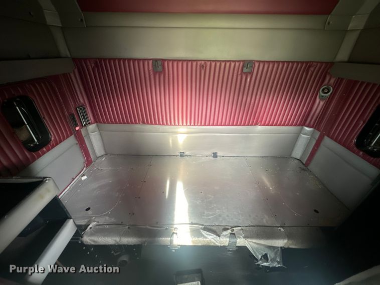 image for item EH6727 2007 Kenworth T800 semi truck