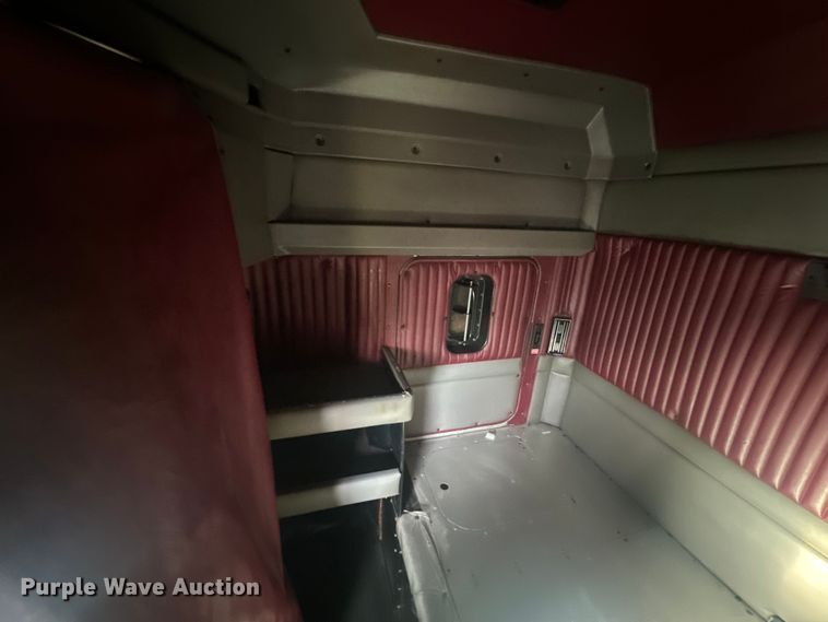 image for item EH6727 2007 Kenworth T800 semi truck