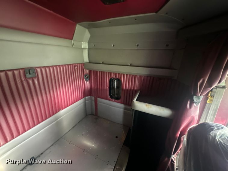 image for item EH6727 2007 Kenworth T800 semi truck