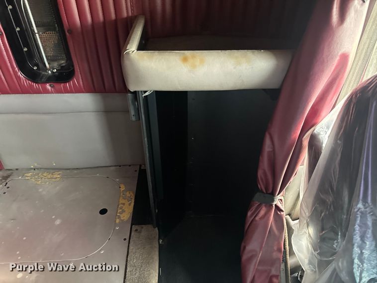 image for item EH6727 2007 Kenworth T800 semi truck