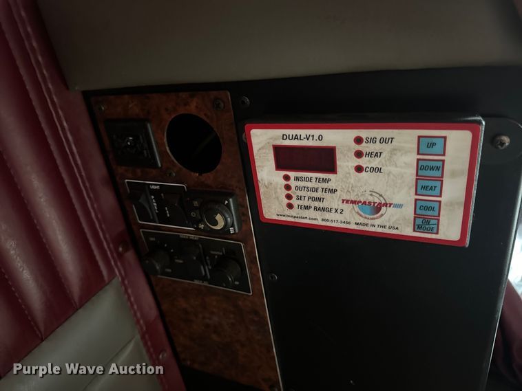 image for item EH6727 2007 Kenworth T800 semi truck