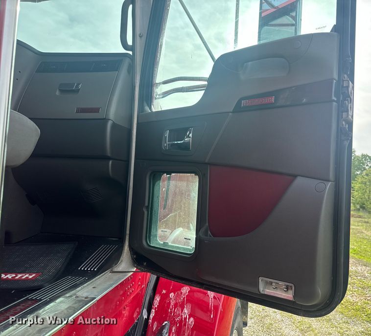 image for item EH6727 2007 Kenworth T800 semi truck