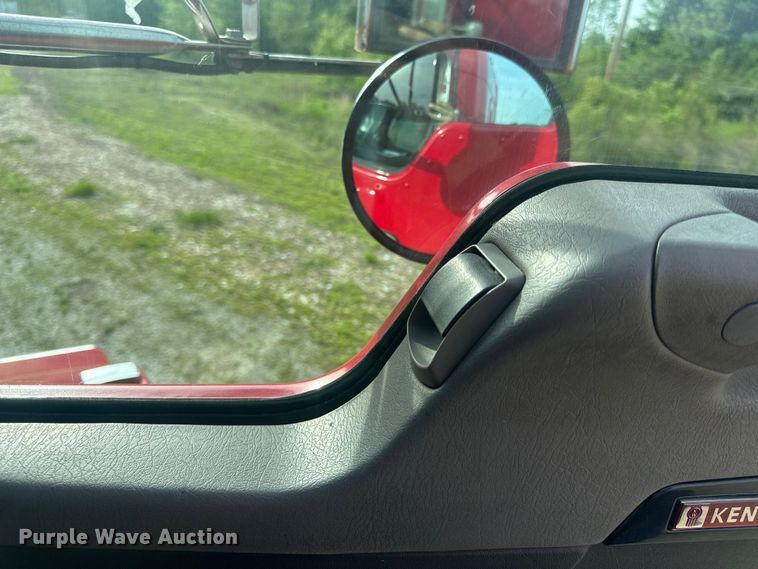 image for item EH6727 2007 Kenworth T800 semi truck