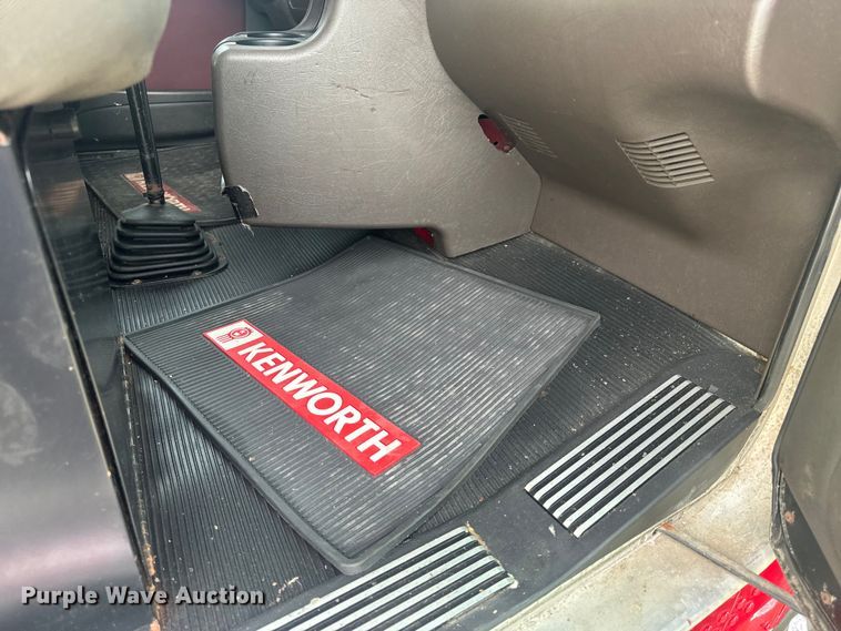 image for item EH6727 2007 Kenworth T800 semi truck