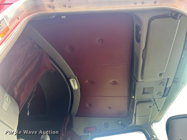 image for item EH6727 2007 Kenworth T800 semi truck