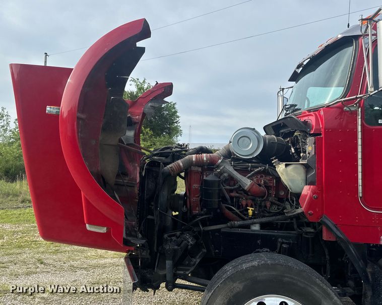 image for item EH6727 2007 Kenworth T800 semi truck