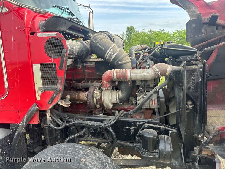 image for item EH6727 2007 Kenworth T800 semi truck