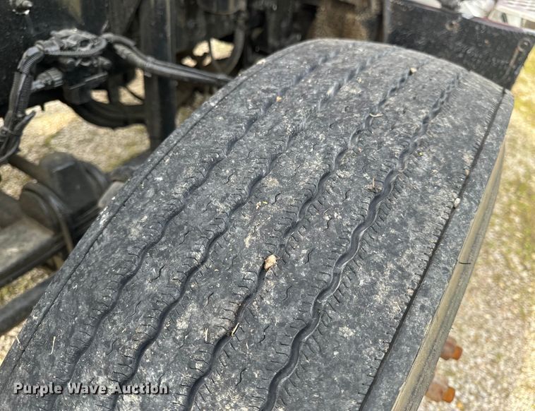 image for item EH6727 2007 Kenworth T800 semi truck