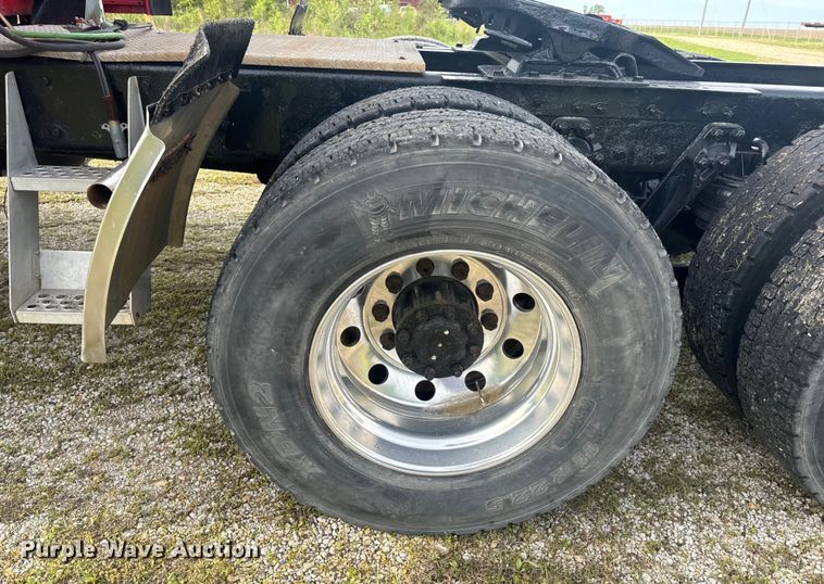 image for item EH6727 2007 Kenworth T800 semi truck