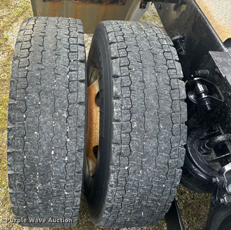 image for item EH6727 2007 Kenworth T800 semi truck