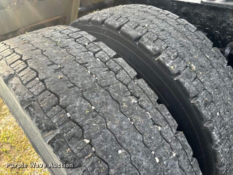 image for item EH6727 2007 Kenworth T800 semi truck