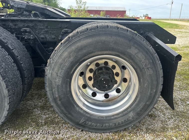 image for item EH6727 2007 Kenworth T800 semi truck