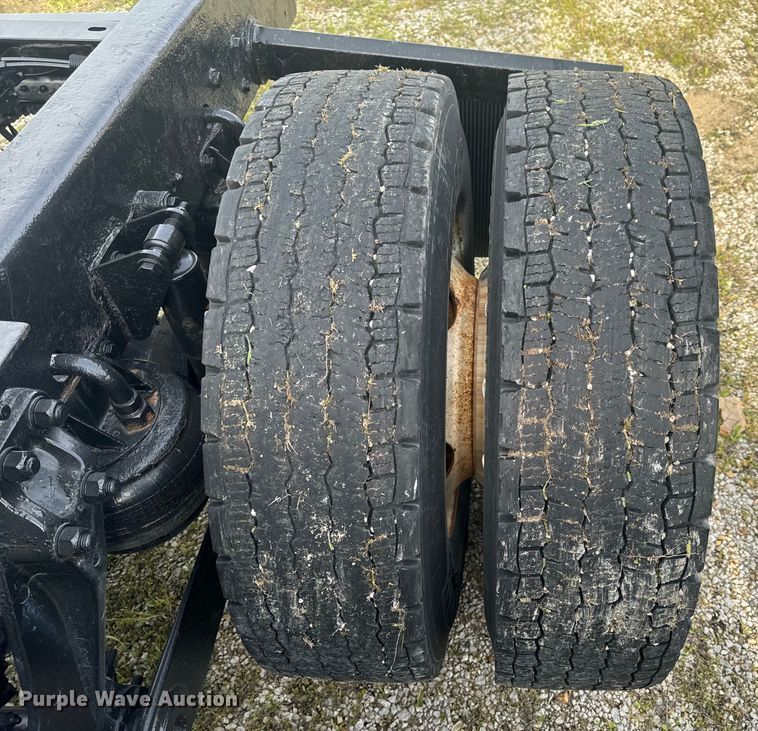 image for item EH6727 2007 Kenworth T800 semi truck