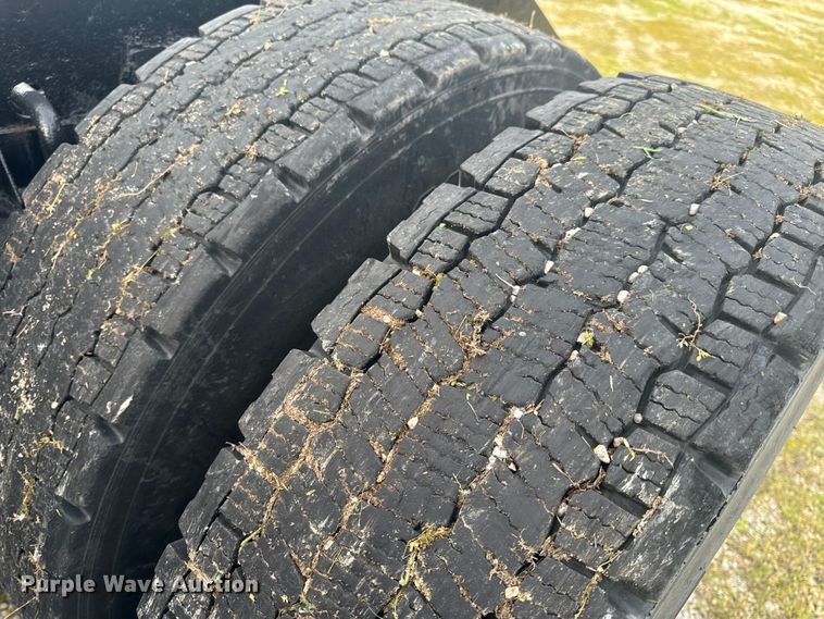 image for item EH6727 2007 Kenworth T800 semi truck