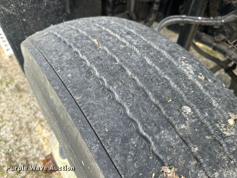 image for item EH6727 2007 Kenworth T800 semi truck