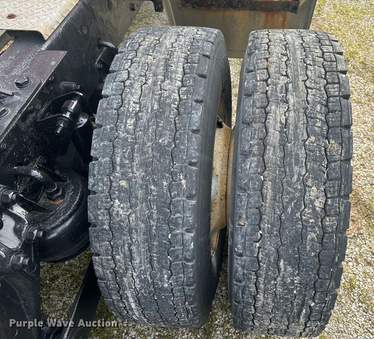 image for item EH6727 2007 Kenworth T800 semi truck