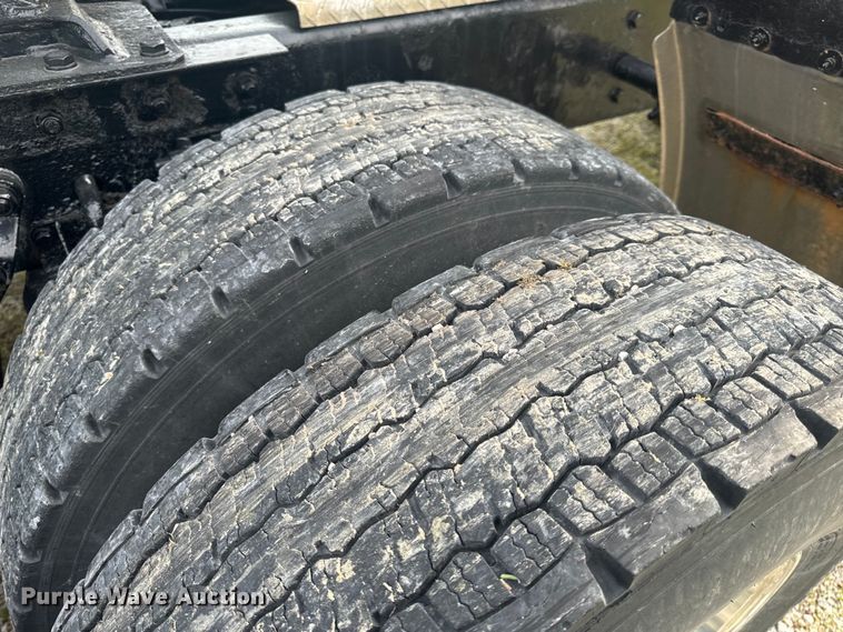 image for item EH6727 2007 Kenworth T800 semi truck