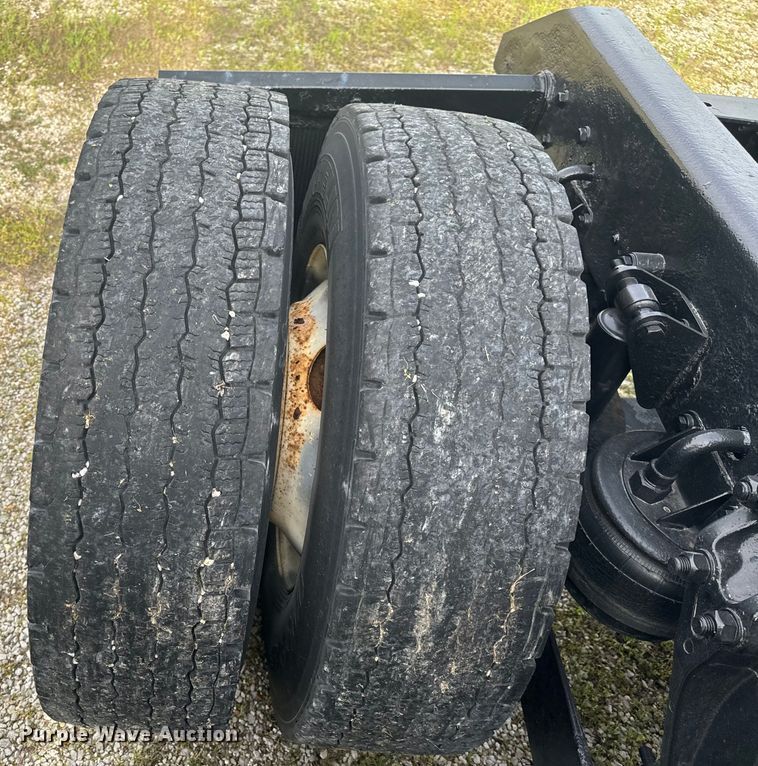 image for item EH6727 2007 Kenworth T800 semi truck