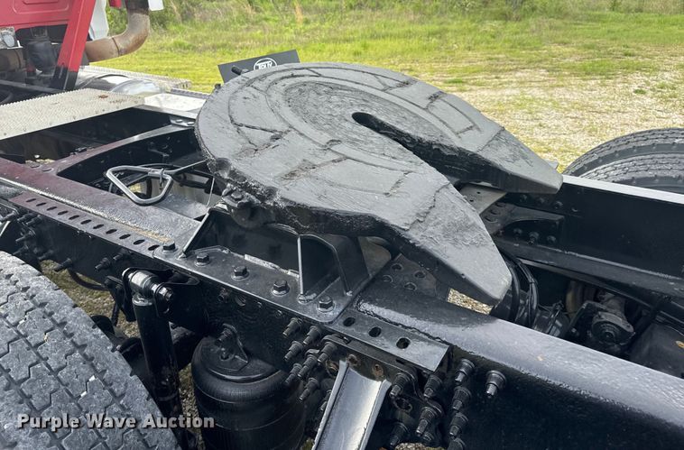 image for item EH6728 2007 Mack CHN613 semi truck