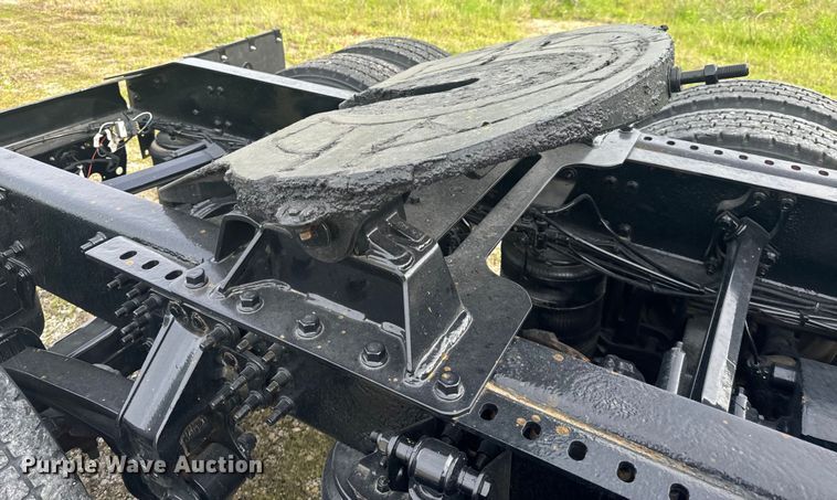 image for item EH6728 2007 Mack CHN613 semi truck